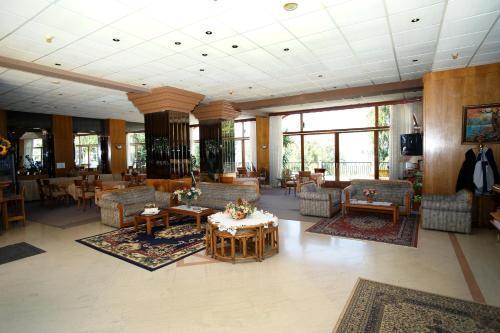 Elegant 3* Kyparissia